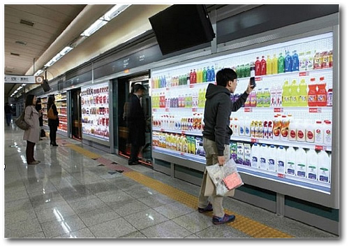 Платформа сеульского метро, превращенная в супермаркет.