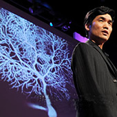 Себастьян Сеунг представляет проект по изучению коннектома человека на конференции TED