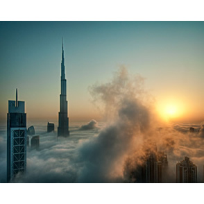 Фото небоскребов Дубая в тумане